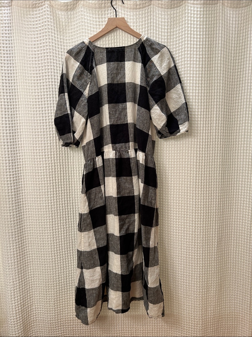 Everlane Black and White Gingham V-Neck Midi Dress with Puff Sleeves - Picture 3 of 5